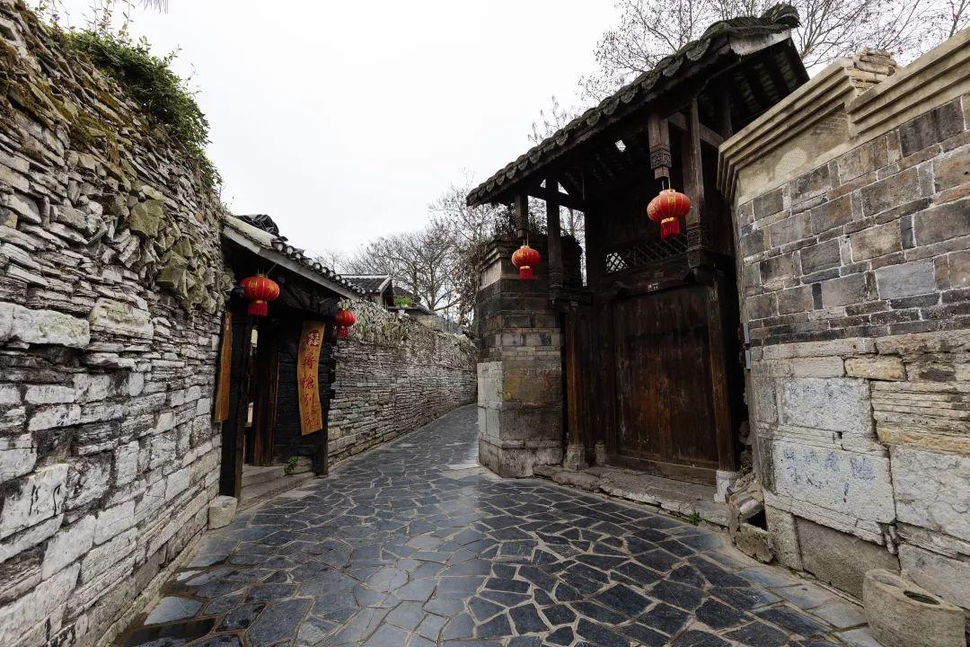 中国信达资产管理股份有限公司山西省分公司与 山西金诚企业管理咨询有限责任公司债权转让暨债务催收联合公告